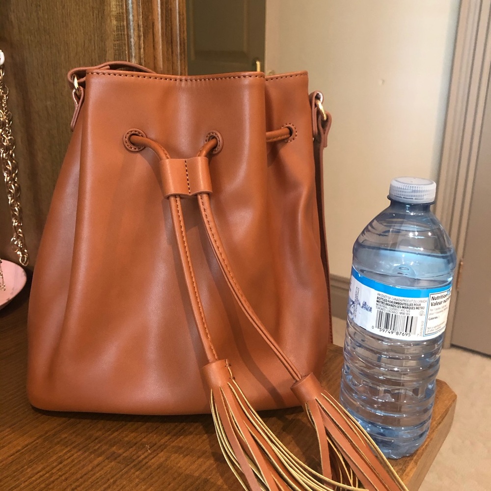 Tan Bucketbag - Picture 7 of 7